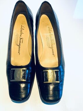 Salvatore Ferragamo Vintage Boutique Black Croc-Embossed Leather Pumps
